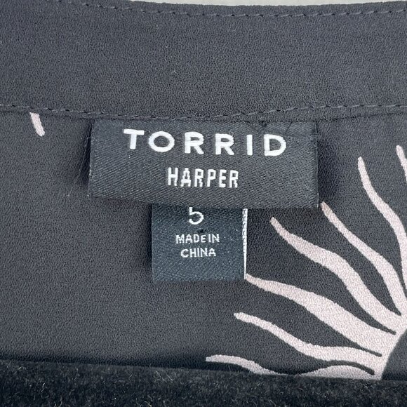 Torrid Harper Womens Plus 5X Black Tattoo Print Lace Up Blouse Roll Tab Sleeve - Picture 5 of 13